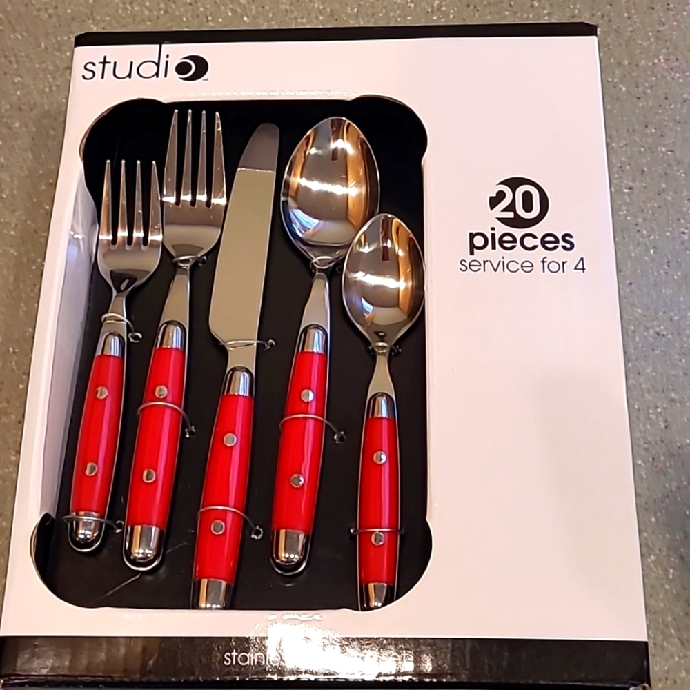 Studio service for 4/20 PC flatware